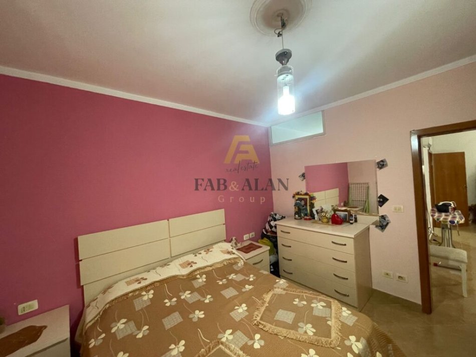 Tirane, shitet apartament 1+1 Kati 2, 75 m² 75.000 € (Rruga e Thesarit)