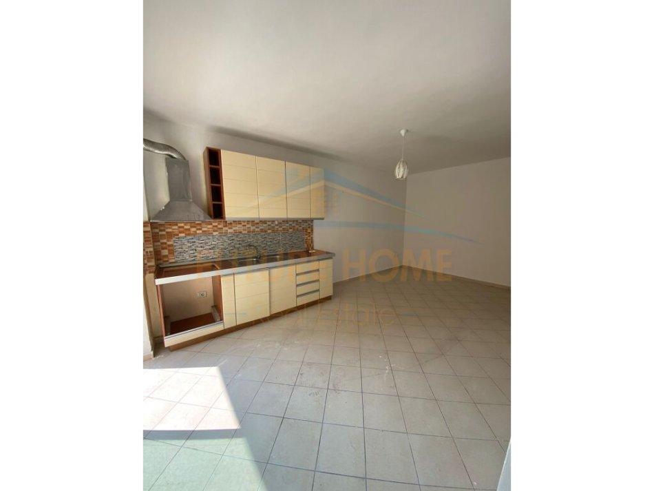 Shitet, Apartament 1+1 Kati 5, 55 m² 54.000 € (Shkembi i Kavajes, Durres)