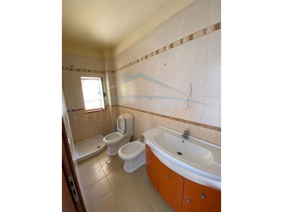 Shkembi Kavajes, shitet apartament 1+1+Ballkon Kati 5, 55 m² 54.000 € (Shkembi-Kavajes)