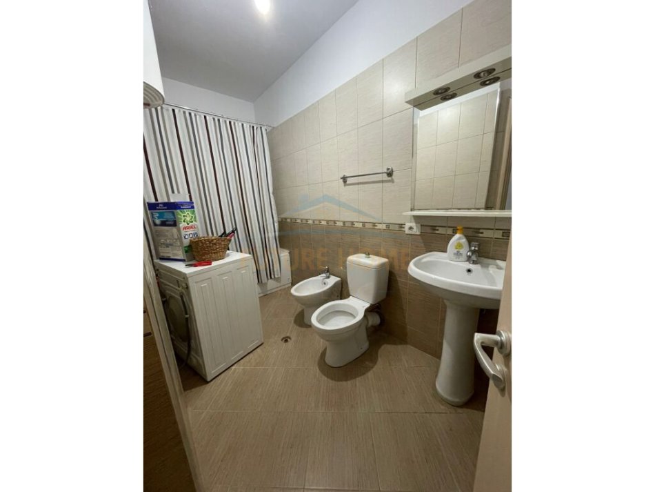 Tirane, shitet apartament 2+1+Ballkon Kati 6, 118 m² 136.000 € (Yzberisht)