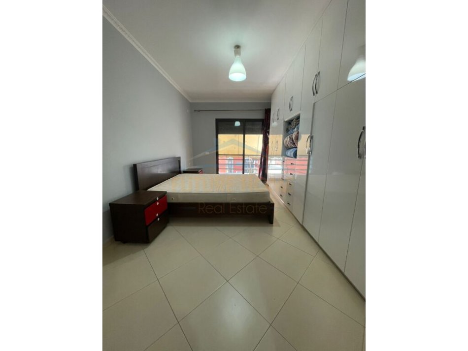 Tirane, shitet apartament 2+1+Ballkon Kati 6, 118 m² 136.000 € (Yzberisht)