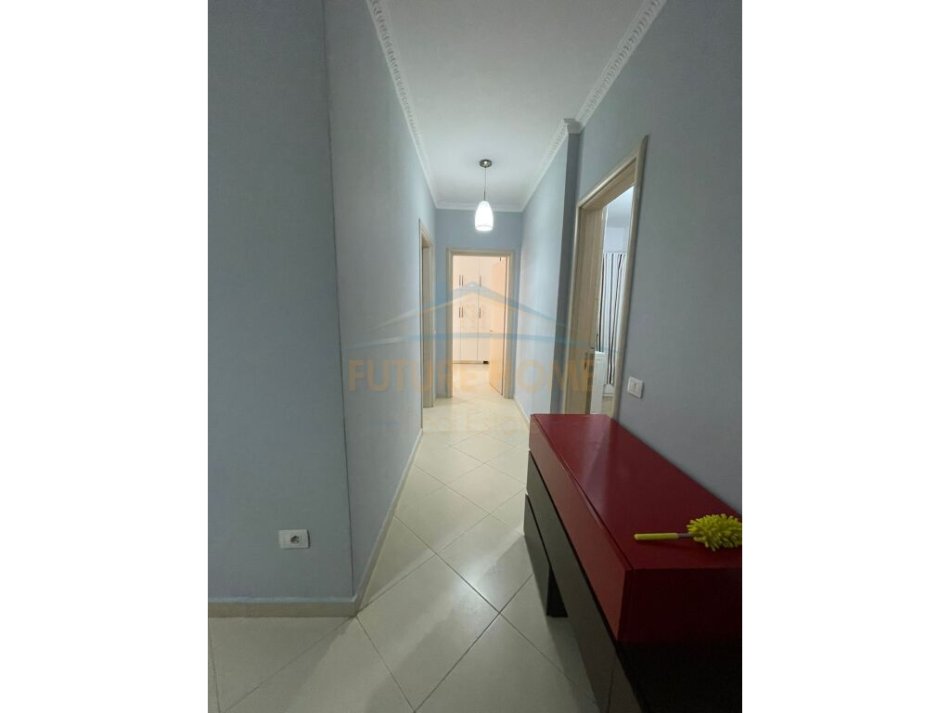 Tirane, shitet apartament 2+1+Ballkon Kati 6, 118 m² 136.000 € (Yzberisht)
