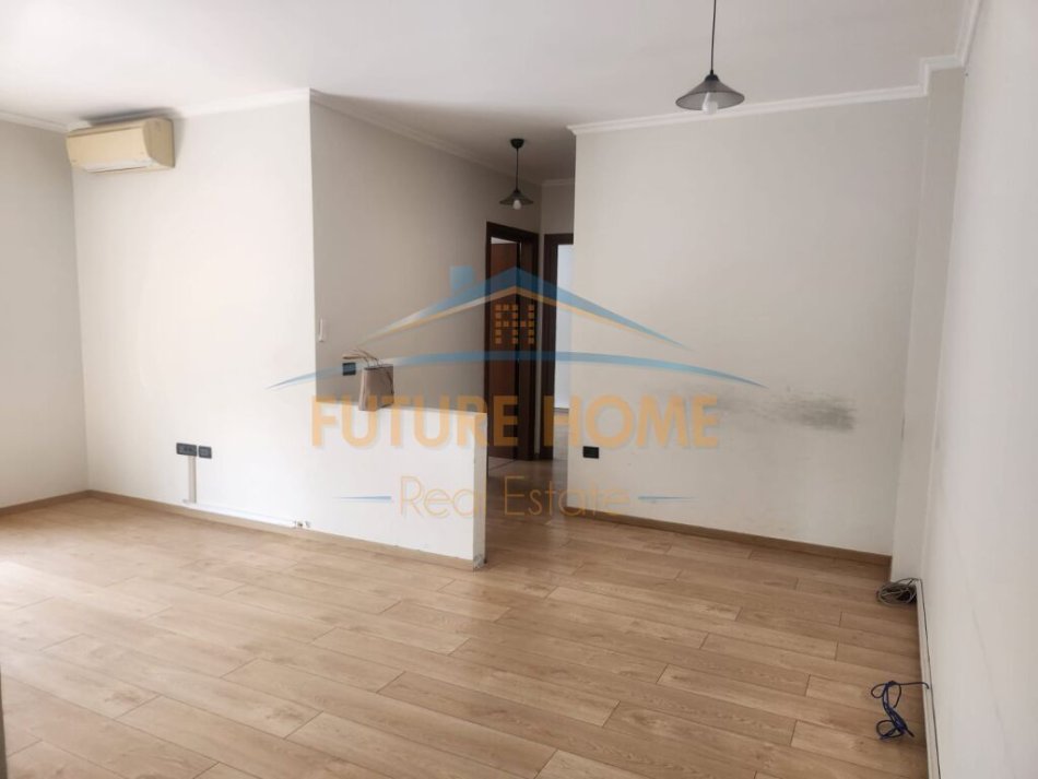 Tirane, jepet me qera zyre Kati 7, 100 m² 1.000 € (Rruga e Kavajes)
