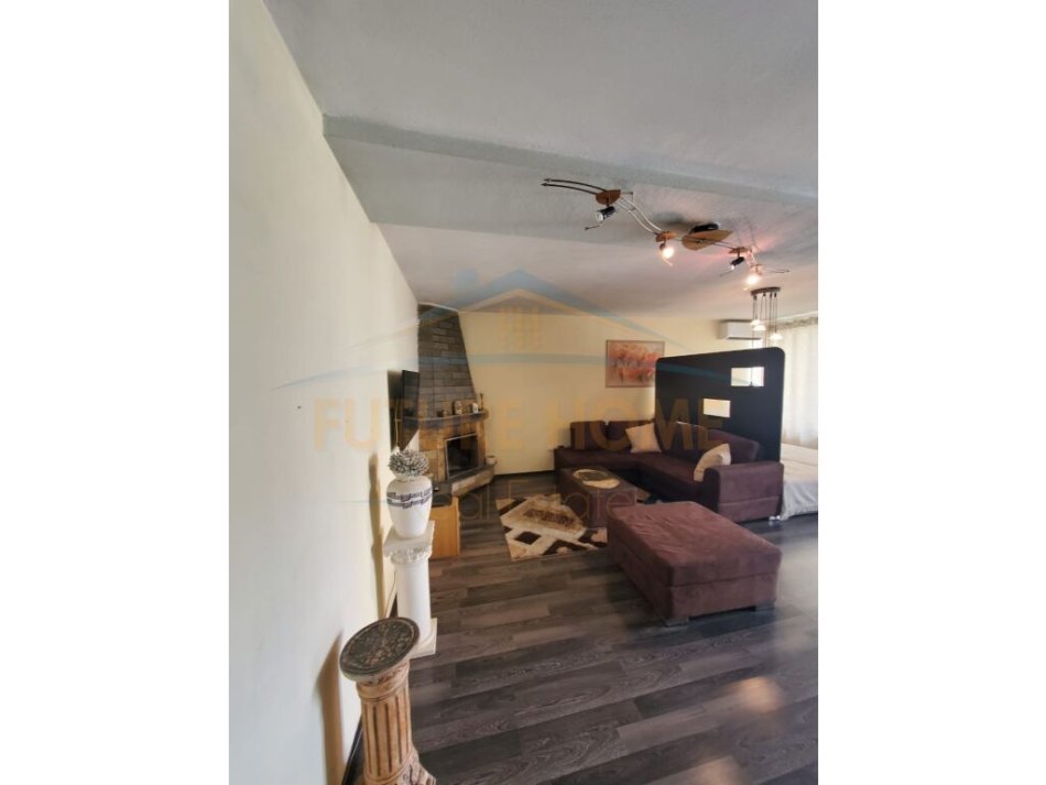 Tirane, jepet me qera apartament duplex 3+1 Kati 2, 180 m² 600 € (Brryli)