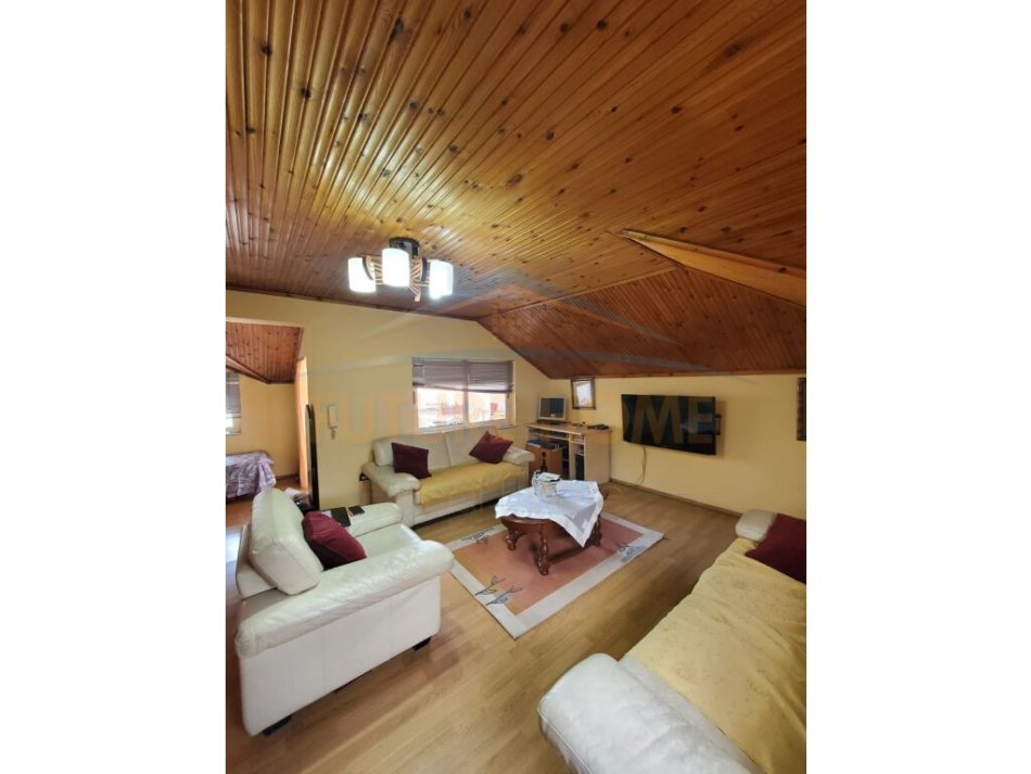 Tirane, jepet me qera apartament duplex 3+1 Kati 2, 180 m² 600 € (Brryli)