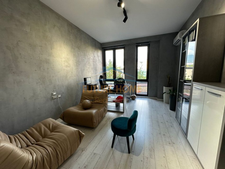 Tirane, jepet me qera zyre Kati 2, 72 m² 1.300 € (Park Gate, Rruga e Elbasanit,)