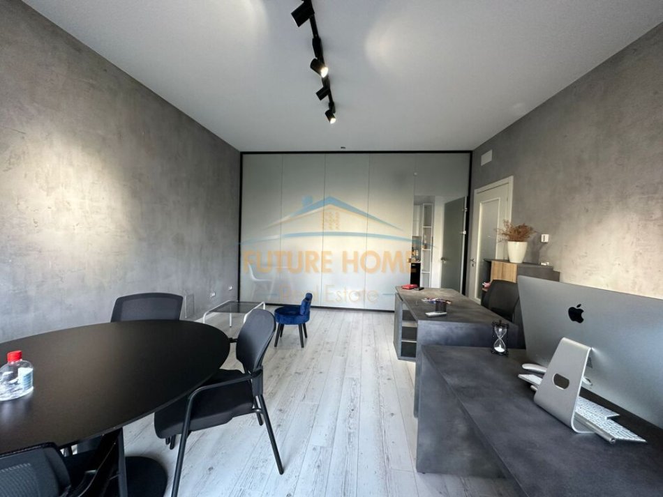 Tirane, jepet me qera zyre Kati 2, 72 m² 1.500 € (Rruga e Elbasanit)