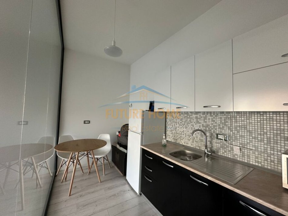 Tirane, jepet me qera zyre Kati 2, 72 m² 1.500 € (Rruga e Elbasanit)