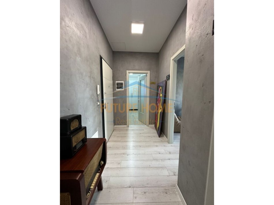 Tirane, jepet me qera zyre Kati 2, 72 m² 1.500 € (Rruga e Elbasanit)