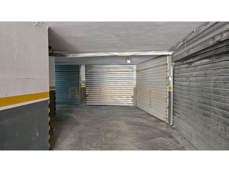 Tirane, jepet me qera apartament 2+1+Ballkon Kati 8, 112 m² 850 € (Rruga e Elbasanit)