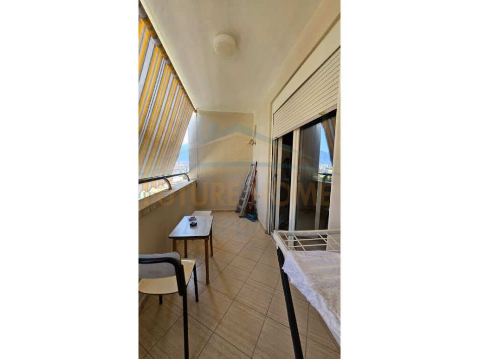 Tirane, jepet me qera apartament 2+1+Ballkon Kati 8, 112 m² 850 € (Rruga e Elbasanit)