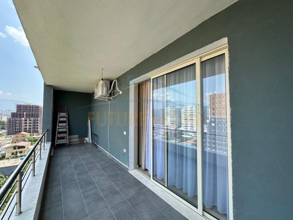 Tirane, jepet me qera apartament 2+1+Ballkon Kati 8, 102 m² 550 € (Ish Fusha E Aviacionit)