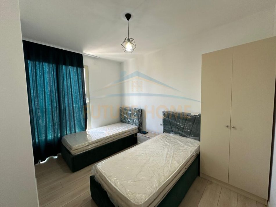 Tirane, jepet me qera apartament 2+1+Ballkon Kati 8, 102 m² 550 € (Ish Fusha E Aviacionit)