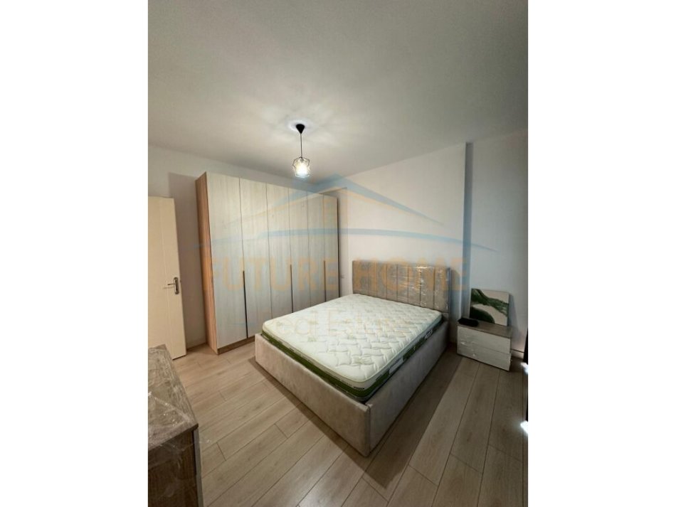 Tirane, jepet me qera apartament 2+1+Ballkon Kati 8, 102 m² 550 € (Ish Fusha E Aviacionit)
