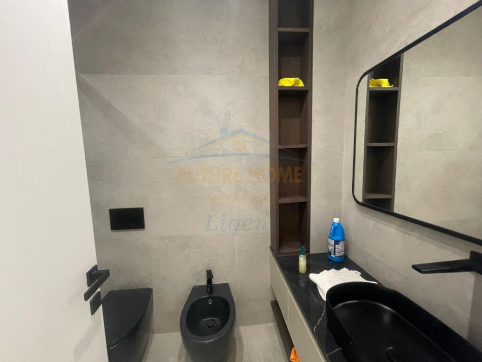 Tirane, jepet me qera apartament 2+1+Ballkon Kati 6, 120 m² 1.900 € (Rruga e Kosovareve)