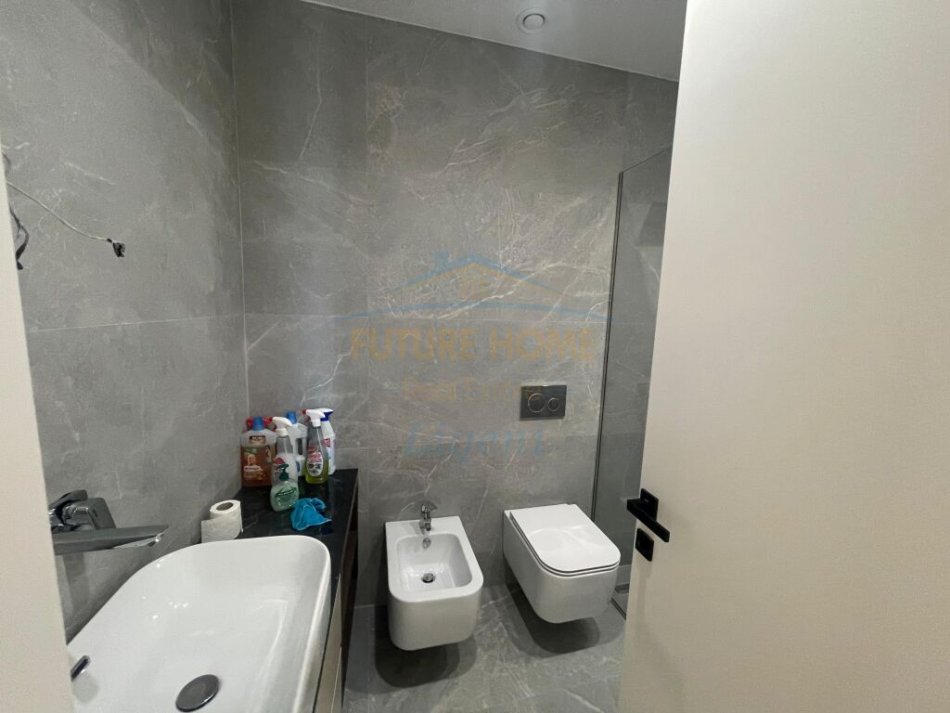 Tirane, jepet me qera apartament 2+1+Ballkon Kati 6, 120 m² 1.900 € (Rruga e Kosovareve)