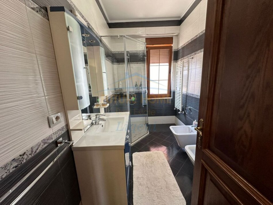 Tirane, shitet apartament+verande | Penthouse 4+1+Ballkon Kati 6, 241 m² 570.000 € (Kodra e Diellit)