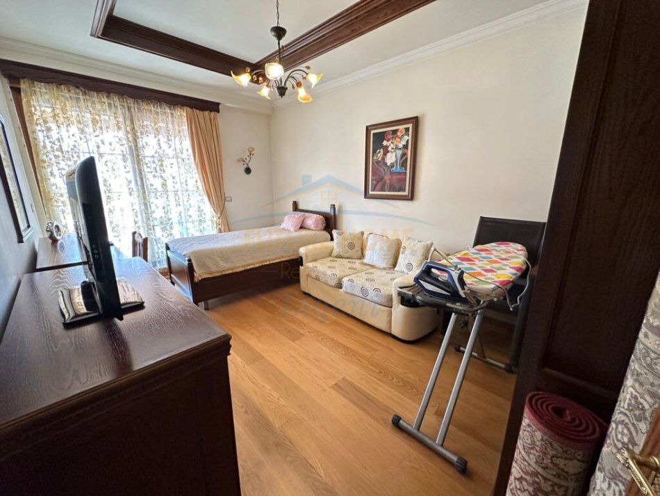 Tirane, shitet apartament+verande | Penthouse 4+1+Ballkon Kati 6, 241 m² 570.000 € (Kodra e Diellit)