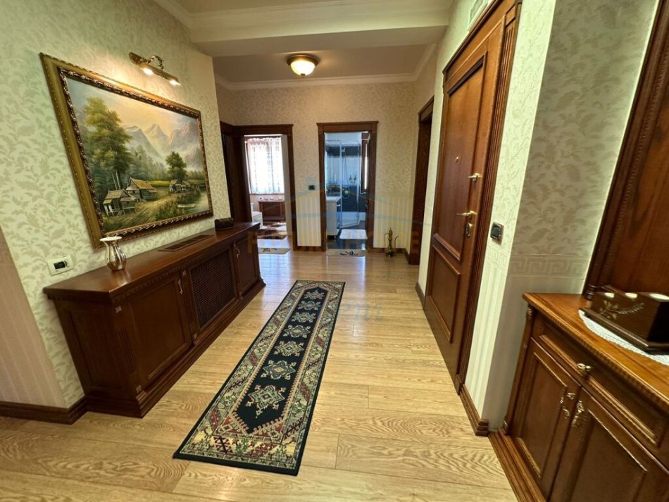 Tirane, shitet apartament+verande | Penthouse 4+1+Ballkon Kati 6, 241 m² 570.000 € (Kodra e Diellit)