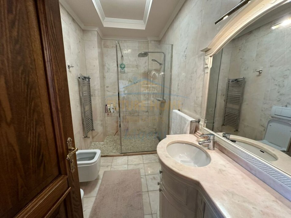 Tirane, shitet apartament+verande | Penthouse 4+1+Ballkon Kati 6, 241 m² 570.000 € (Kodra e Diellit)