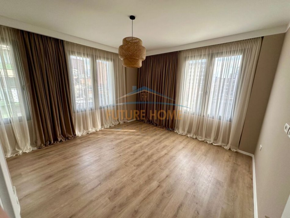 Tirane, shes apartament 2+1+Ballkon Kati 2, 105 m² 235.000 € (Frosina Plaku)