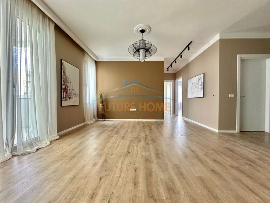 Tirane, shes apartament 2+1+Ballkon Kati 2, 105 m² 235.000 € (Frosina Plaku)