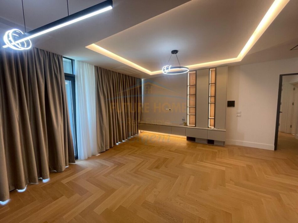 Tirane, jepet me qera apartament 2+1+Ballkon Kati 6, 123 m² 1.700 € (Rruga e Kosovareve)