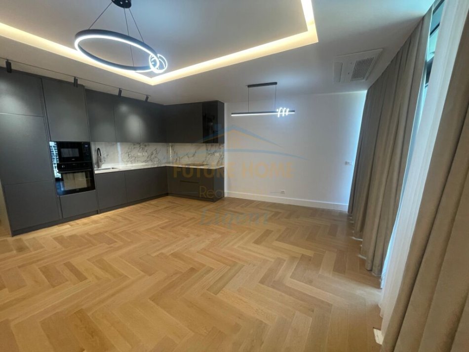 Tirane, jepet me qera apartament 2+1+Ballkon Kati 6, 123 m² 1.700 € (Rruga e Kosovareve)