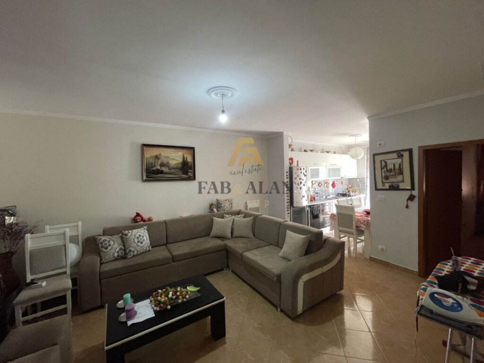 Tirane, shitet apartament 1+1 Kati 2, 75 m² 75.000 € (Rruga e Thesarit)
