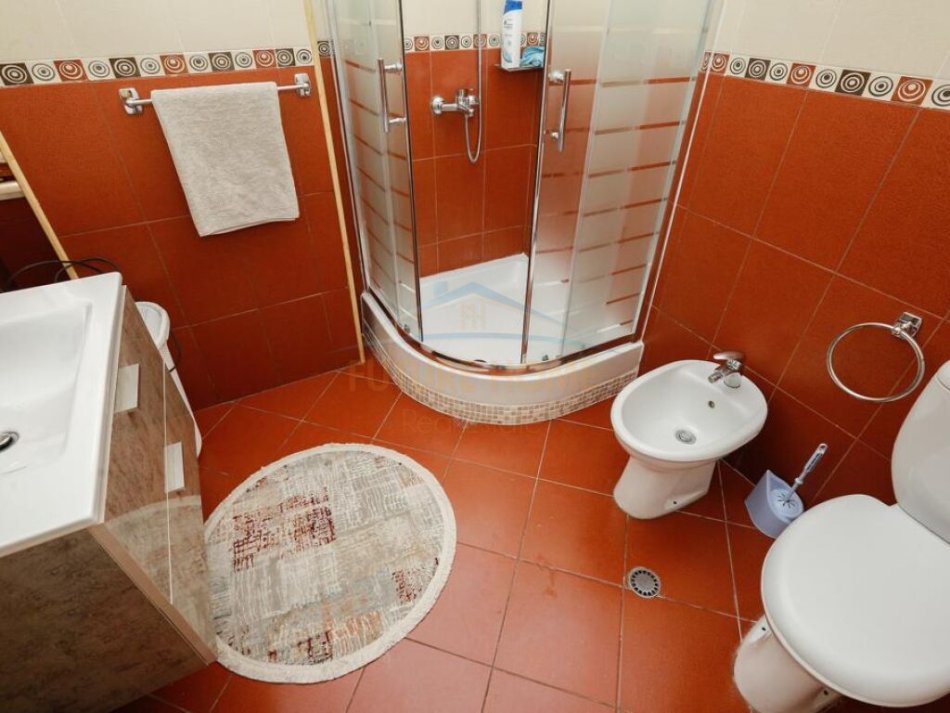 Tirane, shitet apartament 3+1+Ballkon Kati 16, 157 m² 450.000 € (9kateshet)