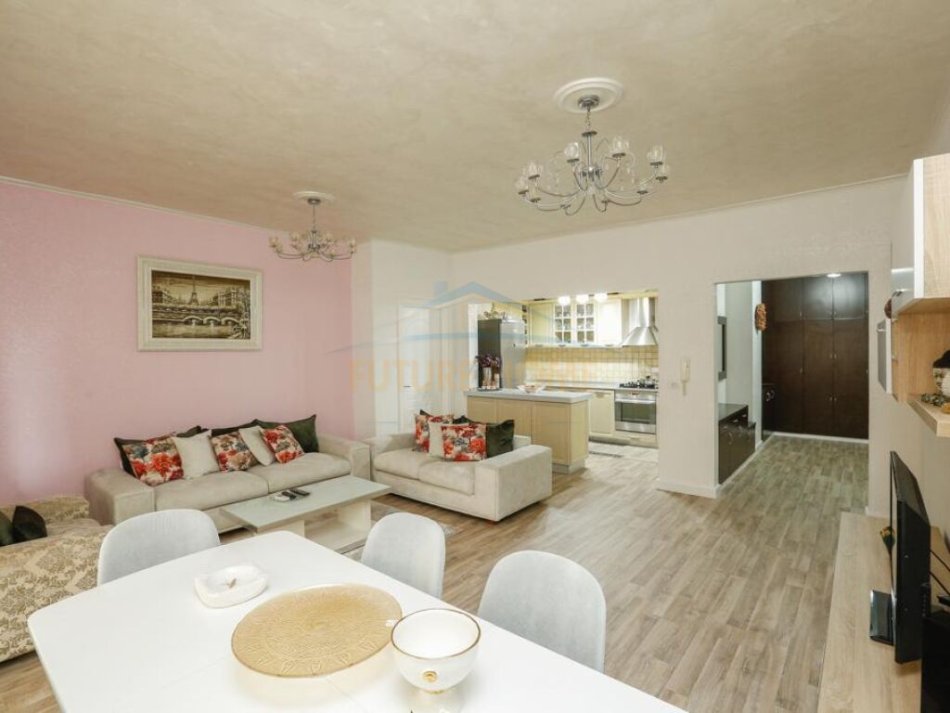 Tirane, shitet apartament 3+1+Ballkon Kati 16, 157 m² 450.000 € (9kateshet)