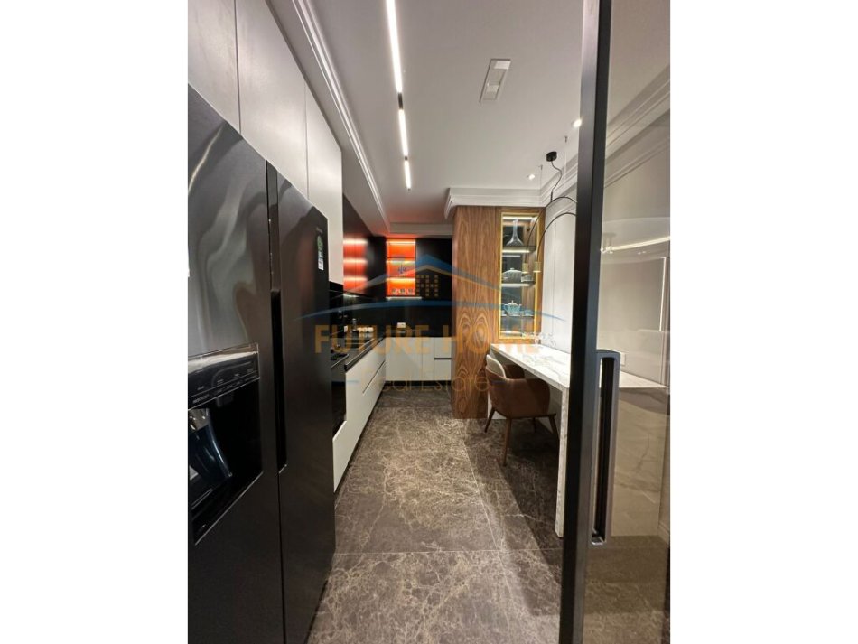 Tirane, jepet me qera apartament 2+1 Kati 4, 107 m² 1.600 € (Kopshti zoologjik)