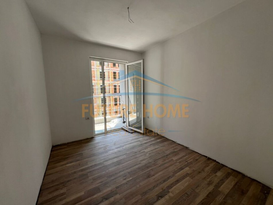 Tirane, shitet apartament 2+1+Ballkon Kati 5, 91 m² 91.200 € (Autostrada Tirane Durres)
