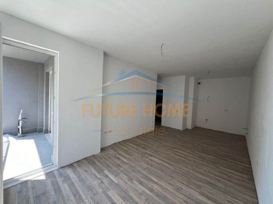 Tirane, shitet apartament 2+1+Ballkon Kati 5, 91 m² 91.200 € (Autostrada Tirane Durres)