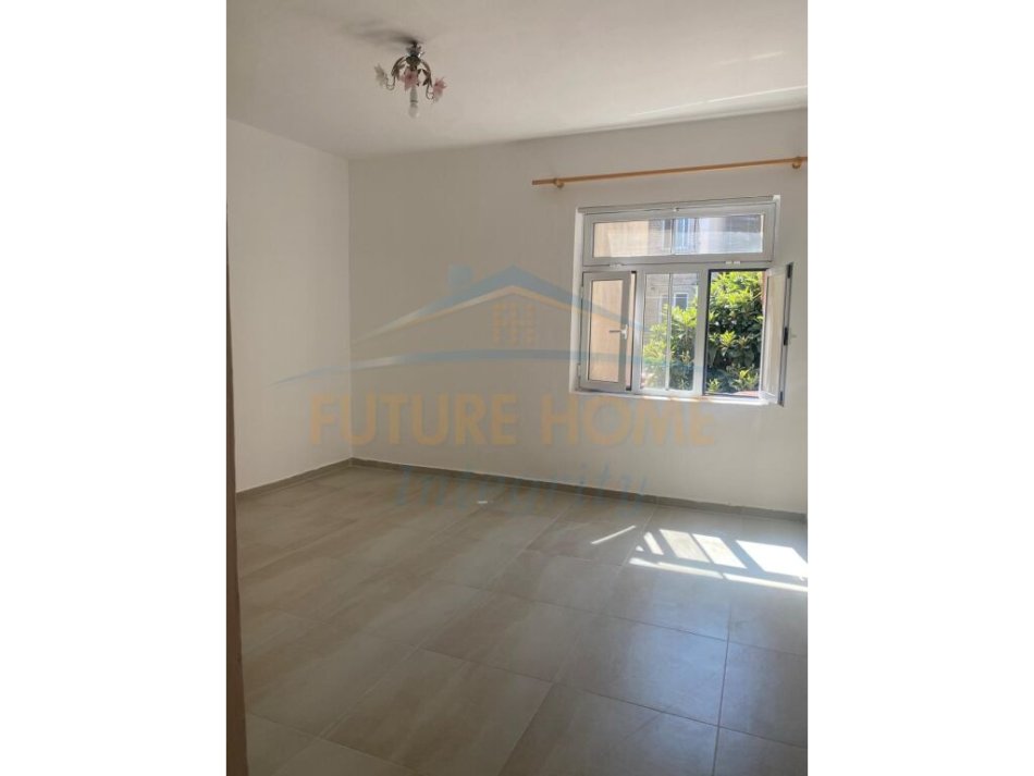 Tirane, jepet me qera apartament 3+1 Kati 2, 85 m² 500 € (Rruga Mihal Grameno)