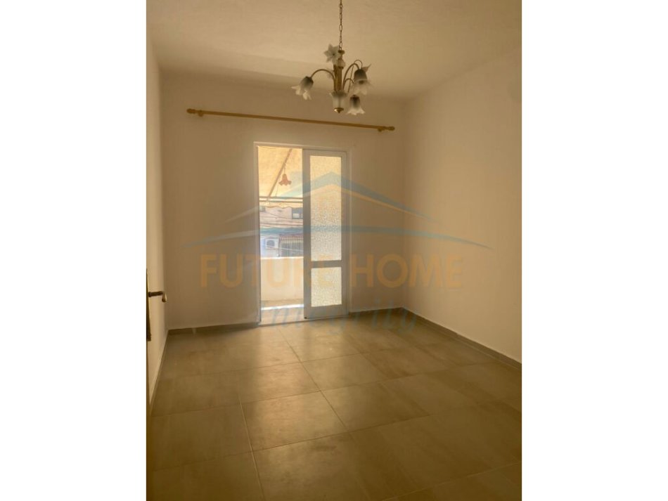 Tirane, jepet me qera apartament 3+1 Kati 2, 85 m² 500 € (Rruga Mihal Grameno)