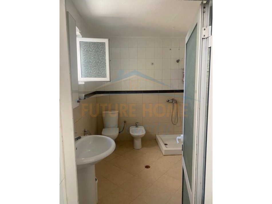 Tirane, jepet me qera apartament 3+1 Kati 2, 85 m² 500 € (Rruga Mihal Grameno)