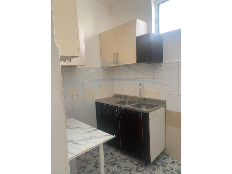 Tirane, jepet me qera apartament 3+1 Kati 2, 85 m² 500 € (Rruga Mihal Grameno)