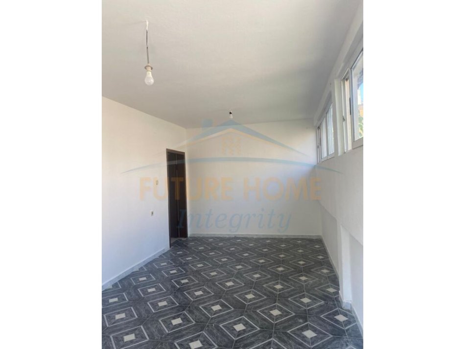 Tirane, jepet me qera apartament 3+1 Kati 2, 85 m² 500 € (Rruga Mihal Grameno)