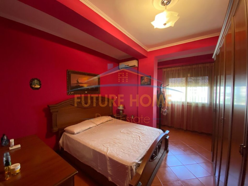 Tirane, shitet apartament 2+1+Ballkon Kati 4, 107 m² 125.000 € (Unaza e Re)