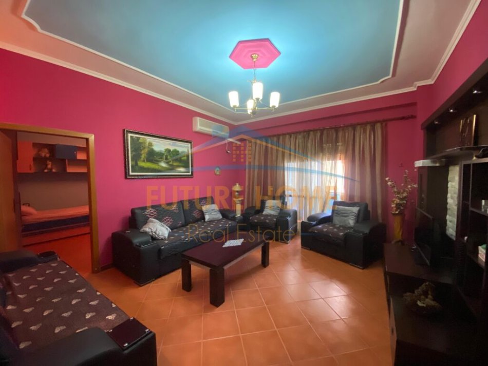 Tirane, shitet apartament 2+1+Ballkon Kati 4, 107 m² 125.000 € (Unaza e Re)