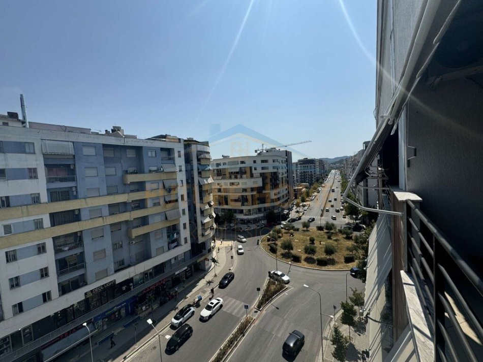 Tirane, jepet me qera apartament 2+1+Ballkon Kati 7, 100 m² 450 € (Unaza e Re)