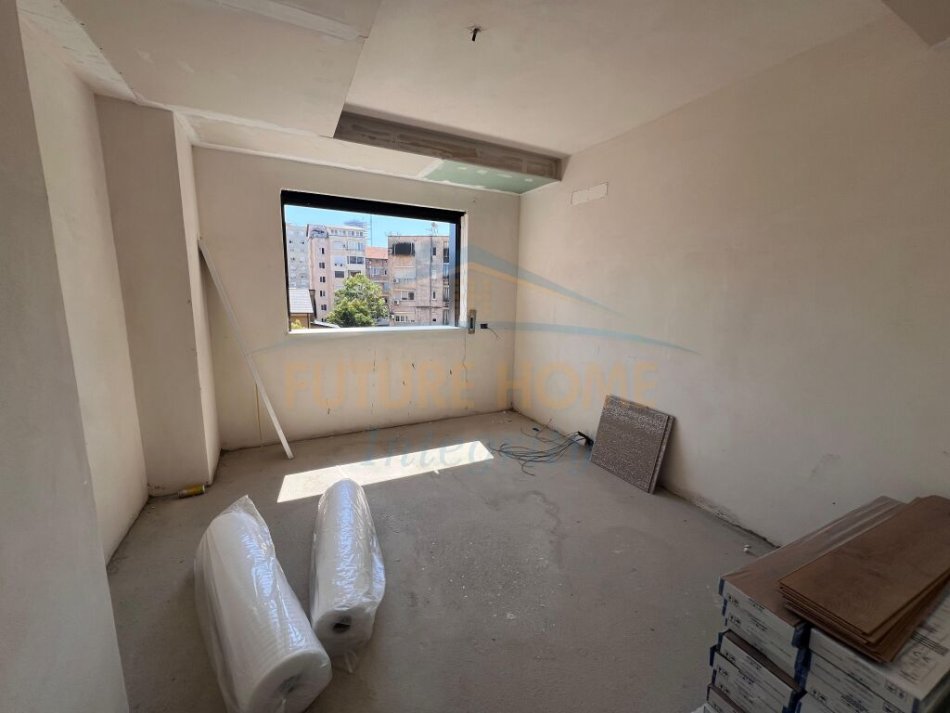 Tirane, shitet apartament 2+1+Ballkon Kati 3, 117 m² 258.000 € (Rruga e Durresit)