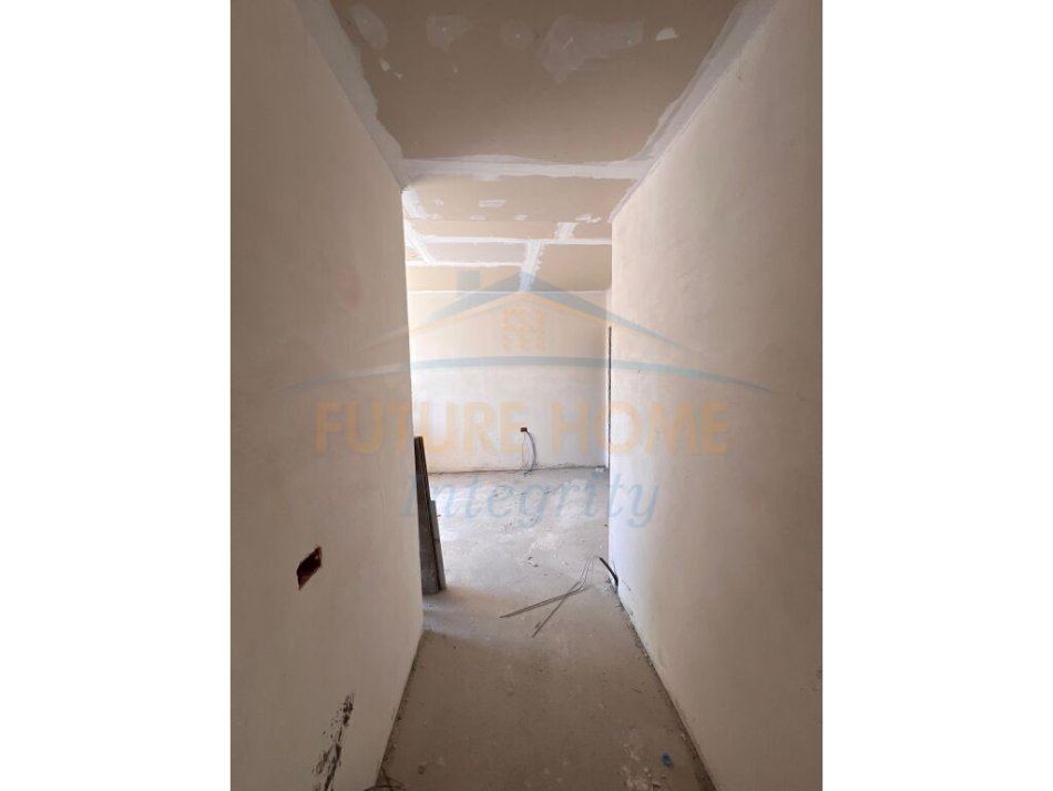 Tirane, shitet apartament 2+1 Kati 3, 258.000 € (Rruga e Durresit)