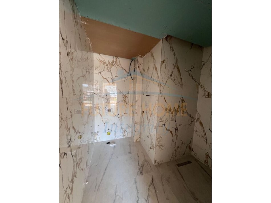 Tirane, shitet apartament 2+1+Ballkon Kati 3, 117 m² 258.000 € (Rruga e Durresit)
