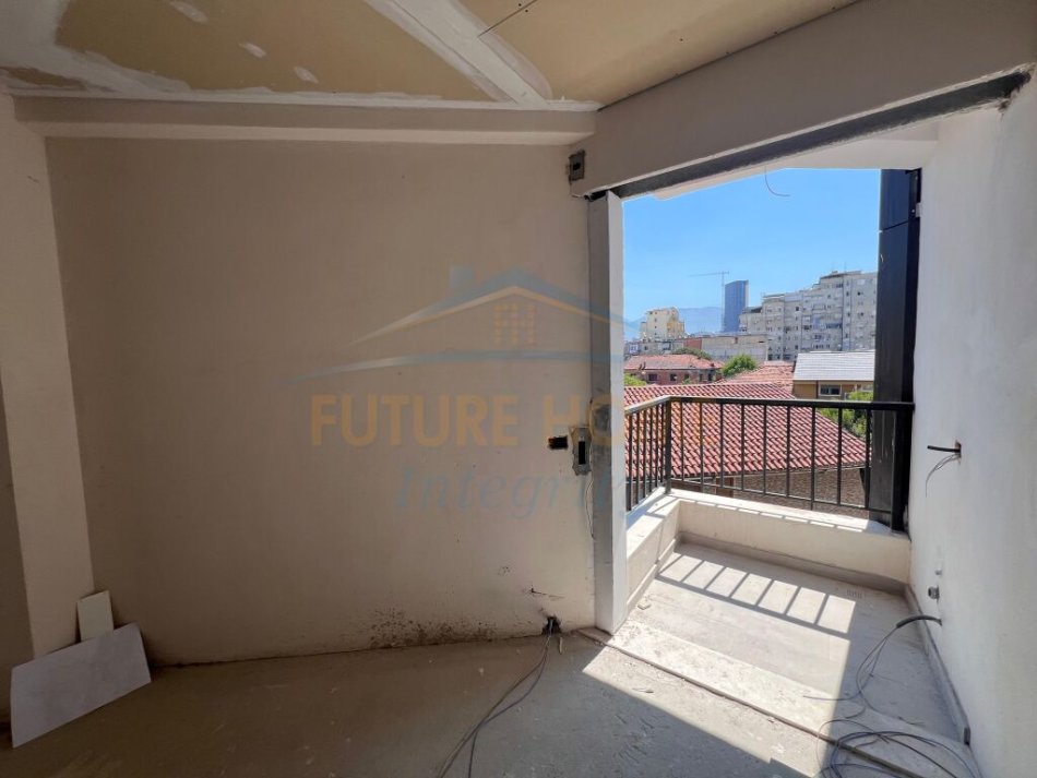 Tirane, shitet apartament 2+1 Kati 3, 258.000 € (Rruga e Durresit)