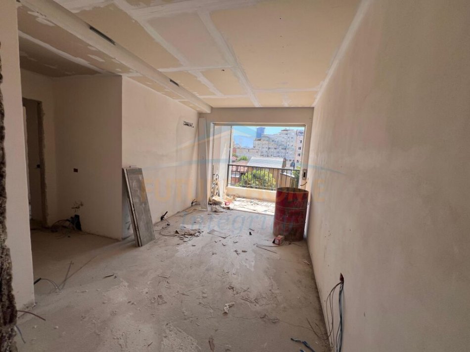 Tirane, shitet apartament 2+1 Kati 3, 258.000 € (Rruga e Durresit)