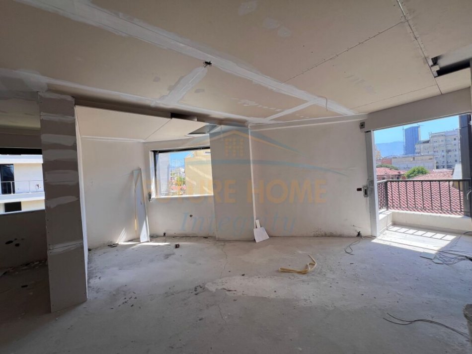 Tirane, shitet apartament 2+1+Ballkon Kati 3, 117 m² 258.000 € (Rruga e Durresit)