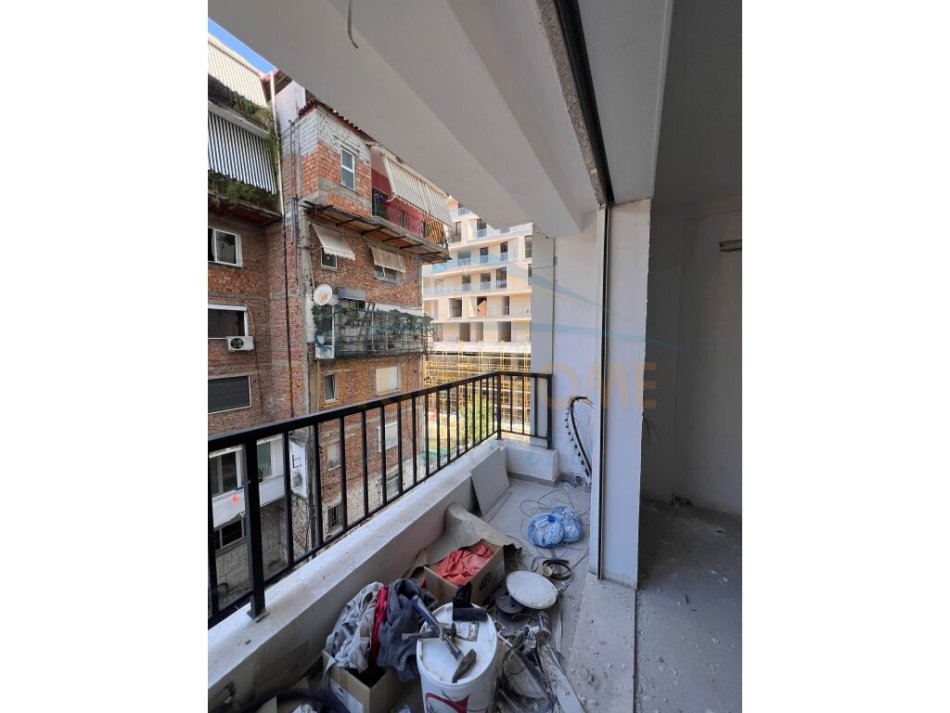 Tirane, shitet apartament 1+1+Ballkon Kati 2, 77 m² 169.500 € (Rruga e Durresit)