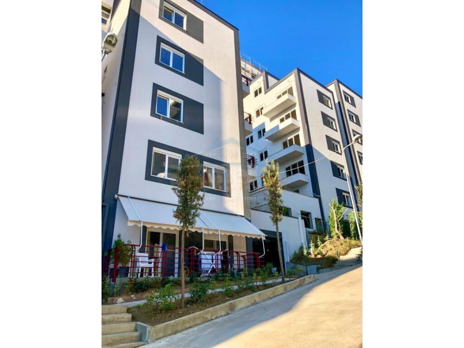 Tirane, shitet apartament 2+1+Ballkon Kati 3, 72 m² 1.400.000 € (Liqeni i thate)